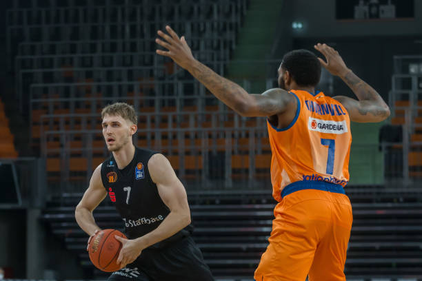 在本轮英超 在本轮英超