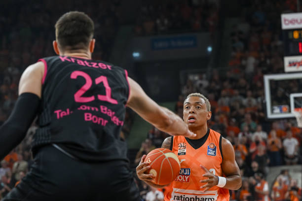 场世预赛焦 场世预赛焦